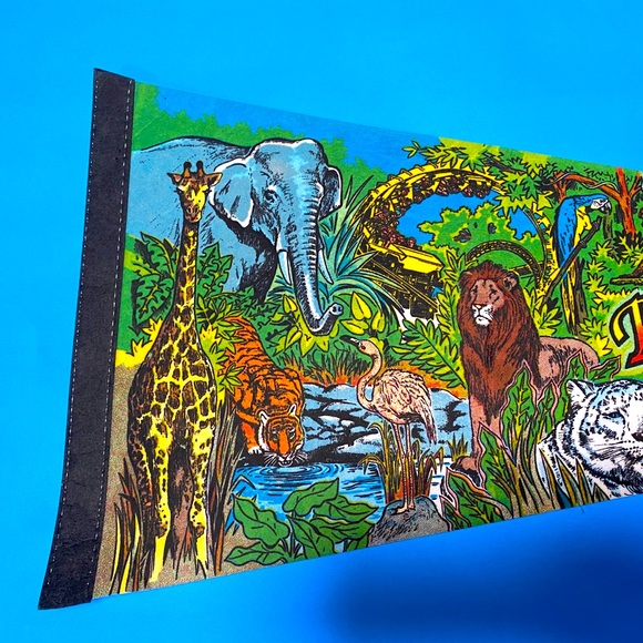 BUSCH GARDENS VINTAGE 90’s TAMPA FLORIDA COLLECTIBLE SOUVENIR PENNANT FL… - Picture 4 of 16